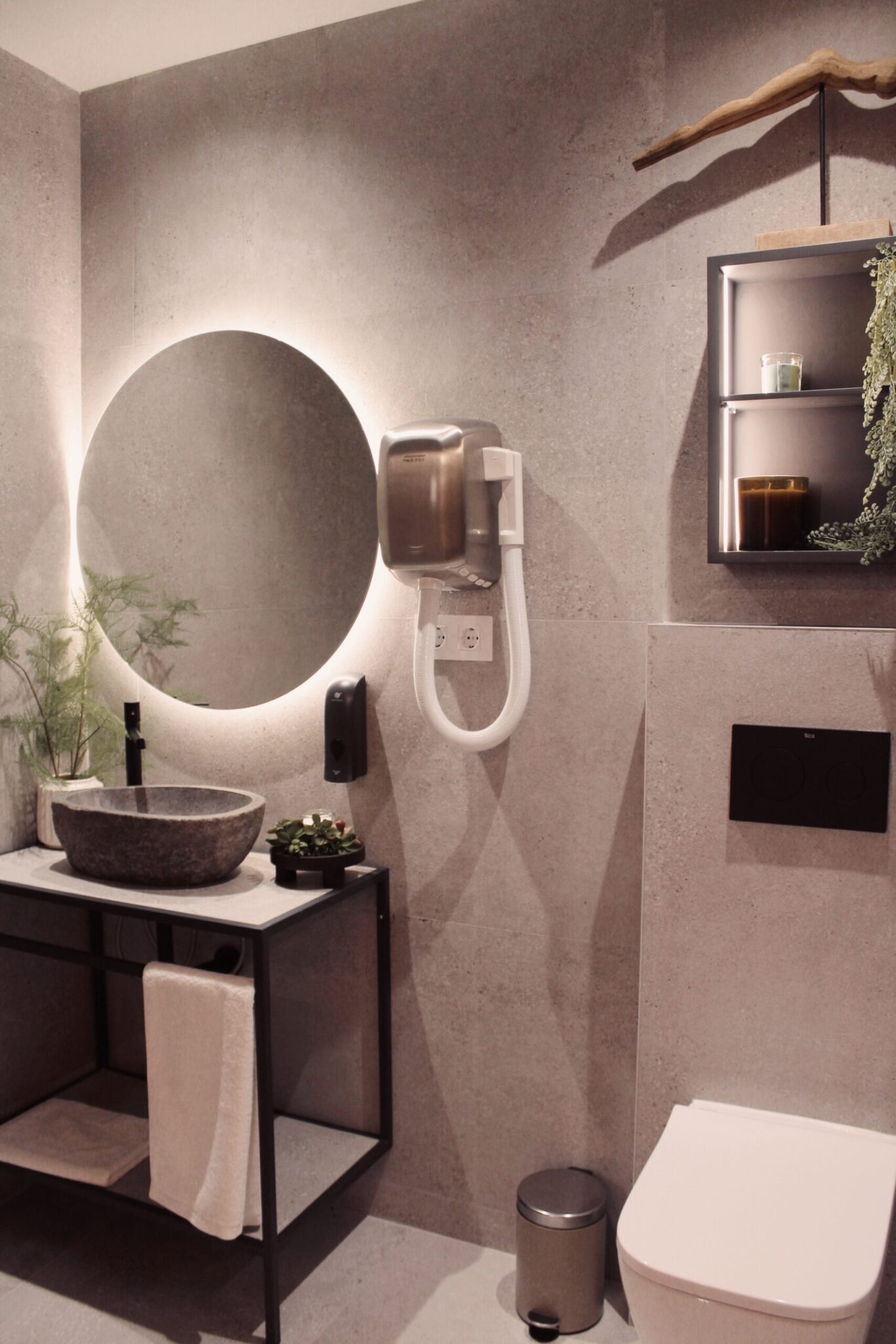 Baño del loft Promotur Suites para alquiler de apartamentos turísticos en Valencia Capital